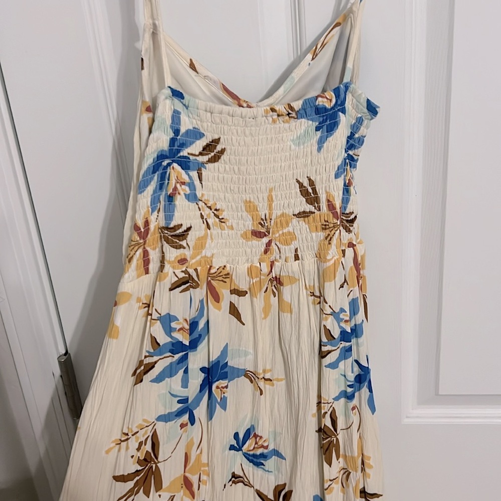 Flowy Dress - Picture 3 of 3